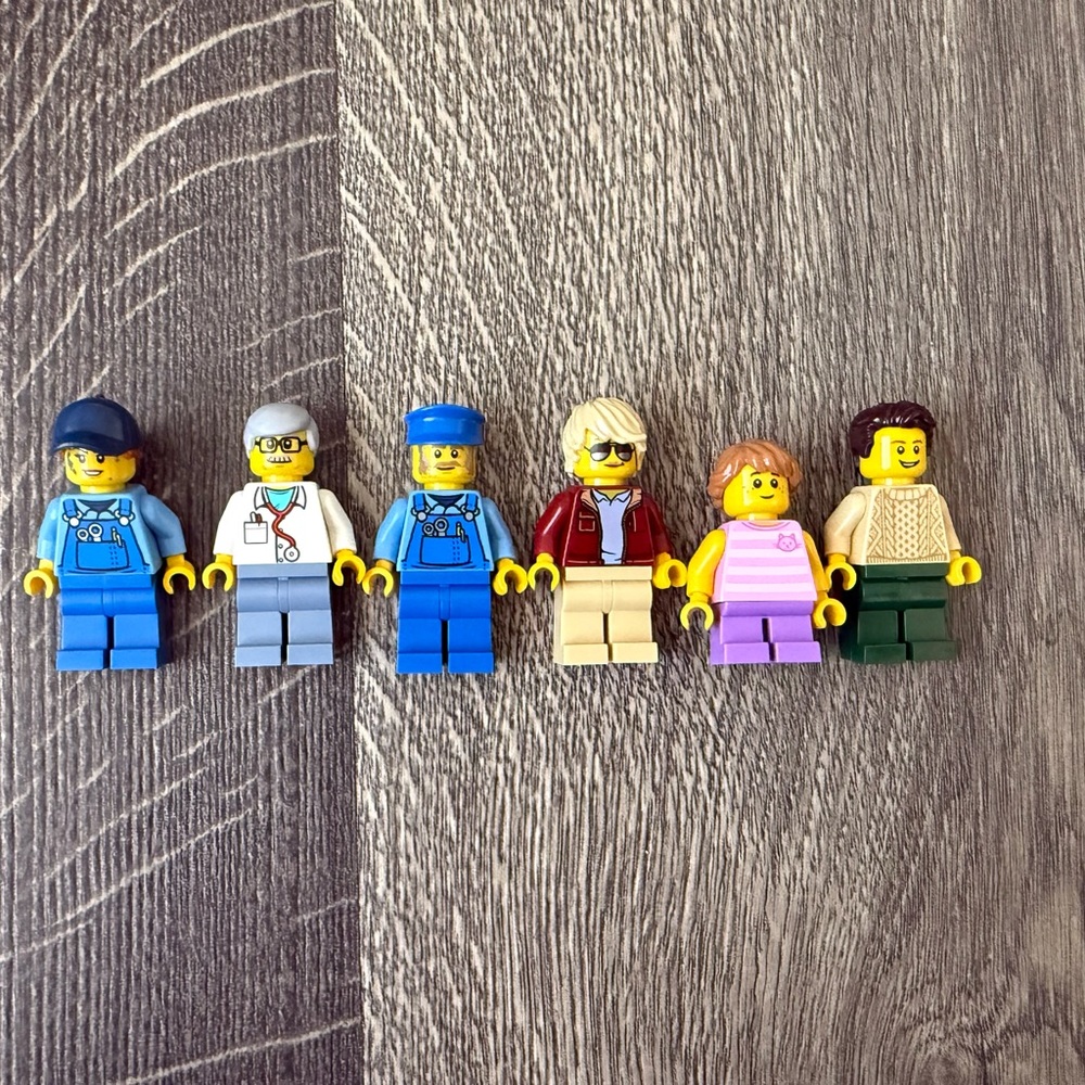 LEGO Creator Expert Corner Garage Minifigures ONLY 10264